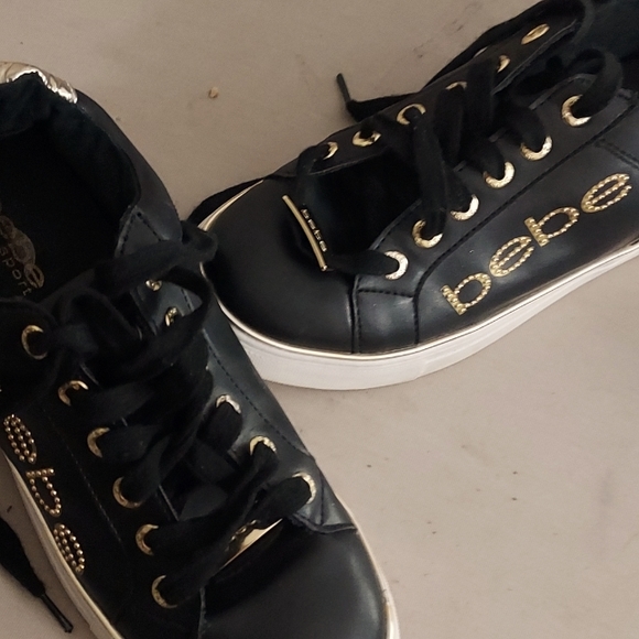 Jean Ankel boots. Size 7's good quality no rips or tares zips up in the back. - Picture 2 of 2